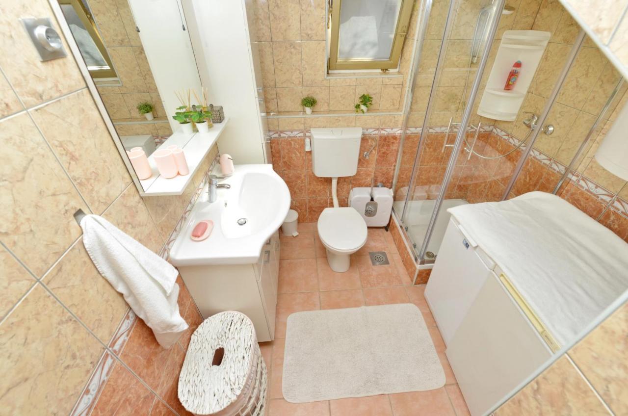 Beautiful 1-Bed Apartment Kristijan זאדאר מראה חיצוני תמונה